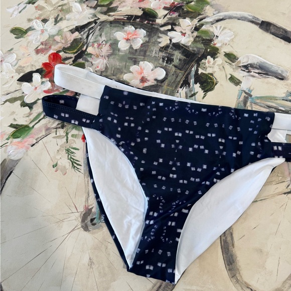 TAVIK swimming bottom 🤍 - Picture 2 of 5